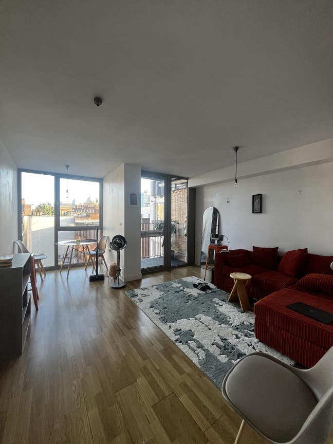 Bright double room in 2 bed flat in Aldgate East Main Photo