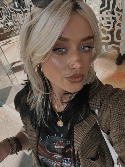 29 y/o looking for flatmate and new apartment  Main Photo