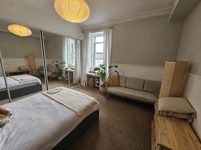 Large Double Room-Leith Walk Main Photo