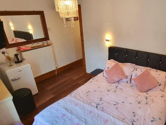 Double room to rent in small guesthouse  Main Photo