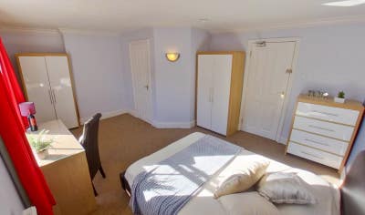 🌟En-Suite in Stylish, Quiet, Grade II Home! Main Photo