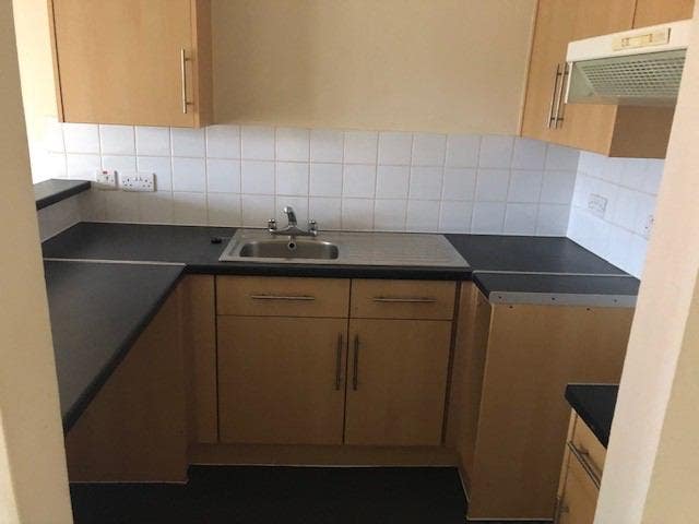 Guardianship: 1 Bed Flat in Acton Main Photo