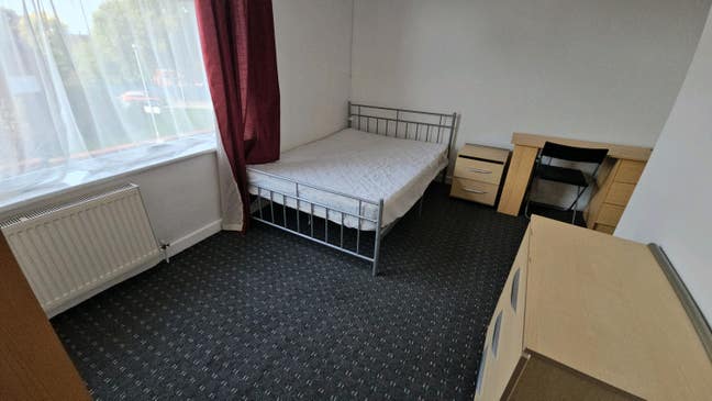 En suite, BILLS INC,near City,transport, amenities Main Photo