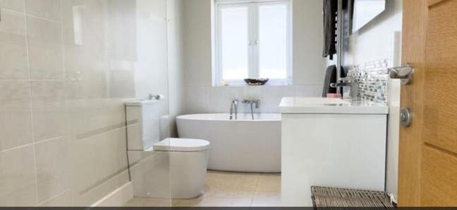 Double room mon - fri let in Minster Lovell Main Photo