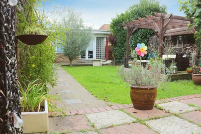 🌟 Modern 2-Bed Annex in Langley–All Bills Inc 🌟 Main Photo