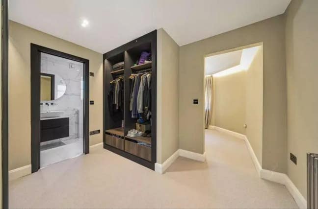 Serviced Ensuite Dbl Room With Walk In Wardrobe Main Photo