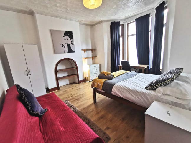 ** Lovely Double Room Edgbaston - No Bills to Pay! Main Photo
