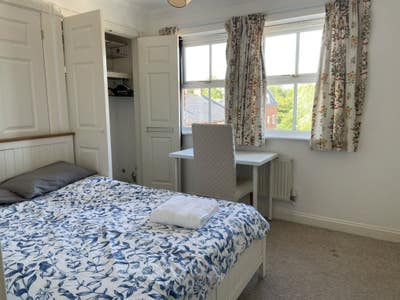 Ensuite room with canal view from 25 April Main Photo