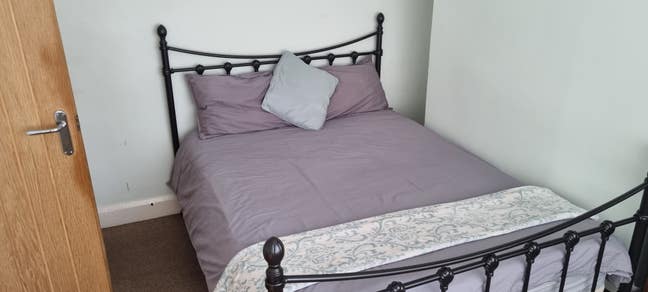 Double Room to Rent B42. Females Main Photo
