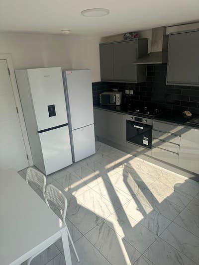 Wonderful shared house 2 bathrooms  Main Photo