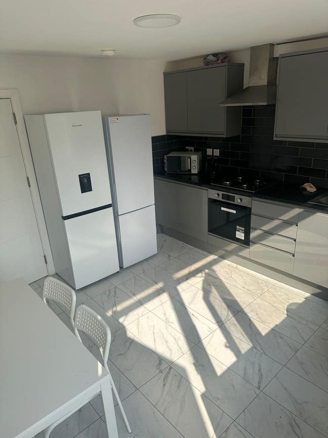 Wonderful shared house 2 bathrooms  Main Photo