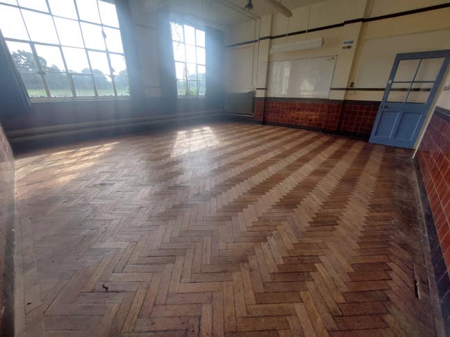 2 Spacious Rooms Available – Victorian Building Main Photo