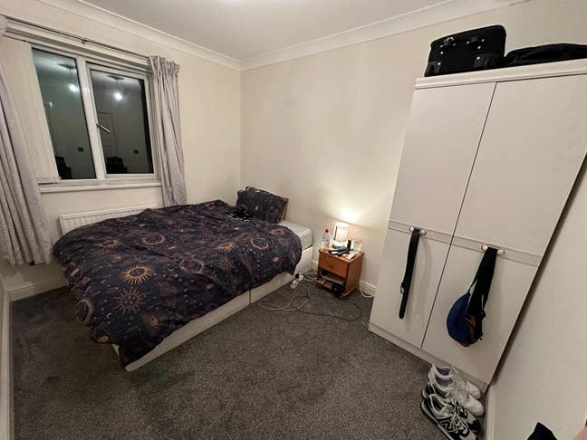 Double Room in Sociable and Pet Friendly Home Main Photo