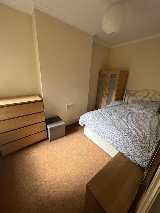 Tooting Broadway flat  Main Photo