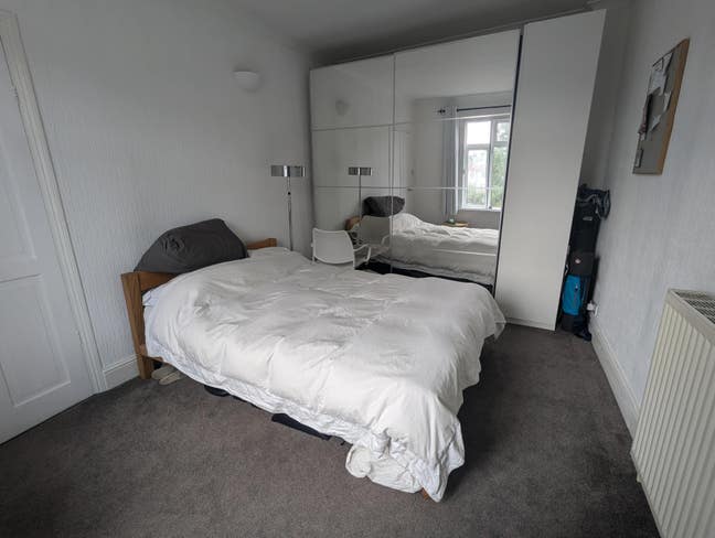 Large furnished dbl room in 3 bedroom houseshare Main Photo