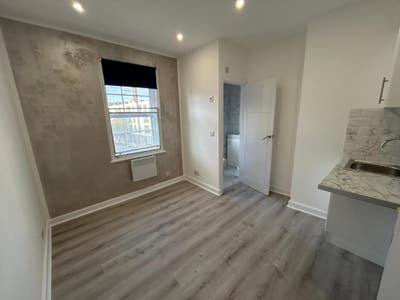 Victoria/Pimlico &pound;1,300 Studio Newly Refurbished Main Photo