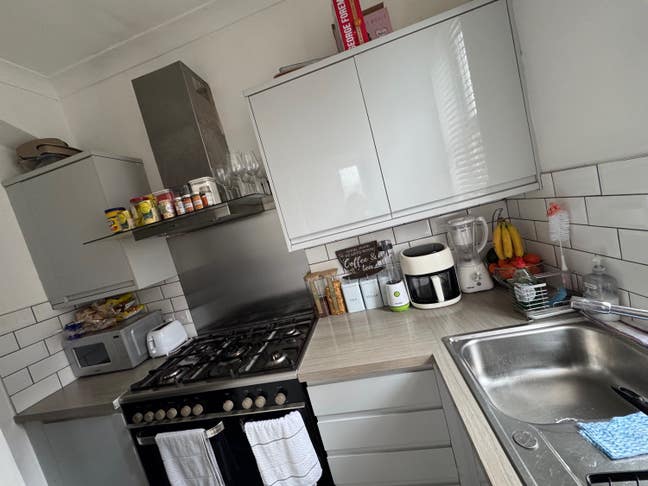 Looking for a new housemate Main Photo