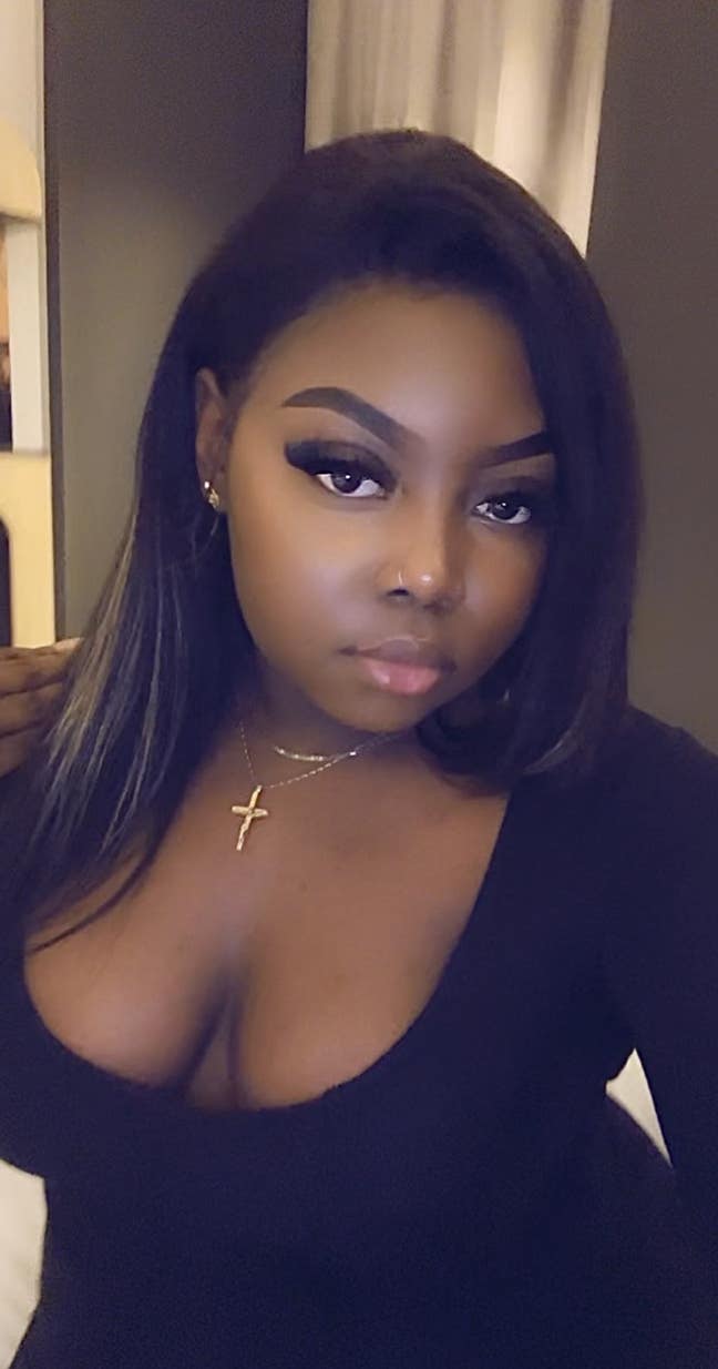 I am a professional female aged 25. I am look... Main Photo