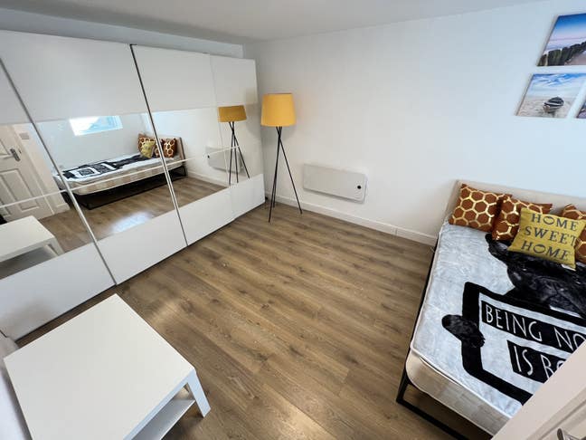 Spacious Studio flat in near Hendon Central Main Photo