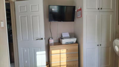 Peaceful well furnished double room Colden Common Main Photo