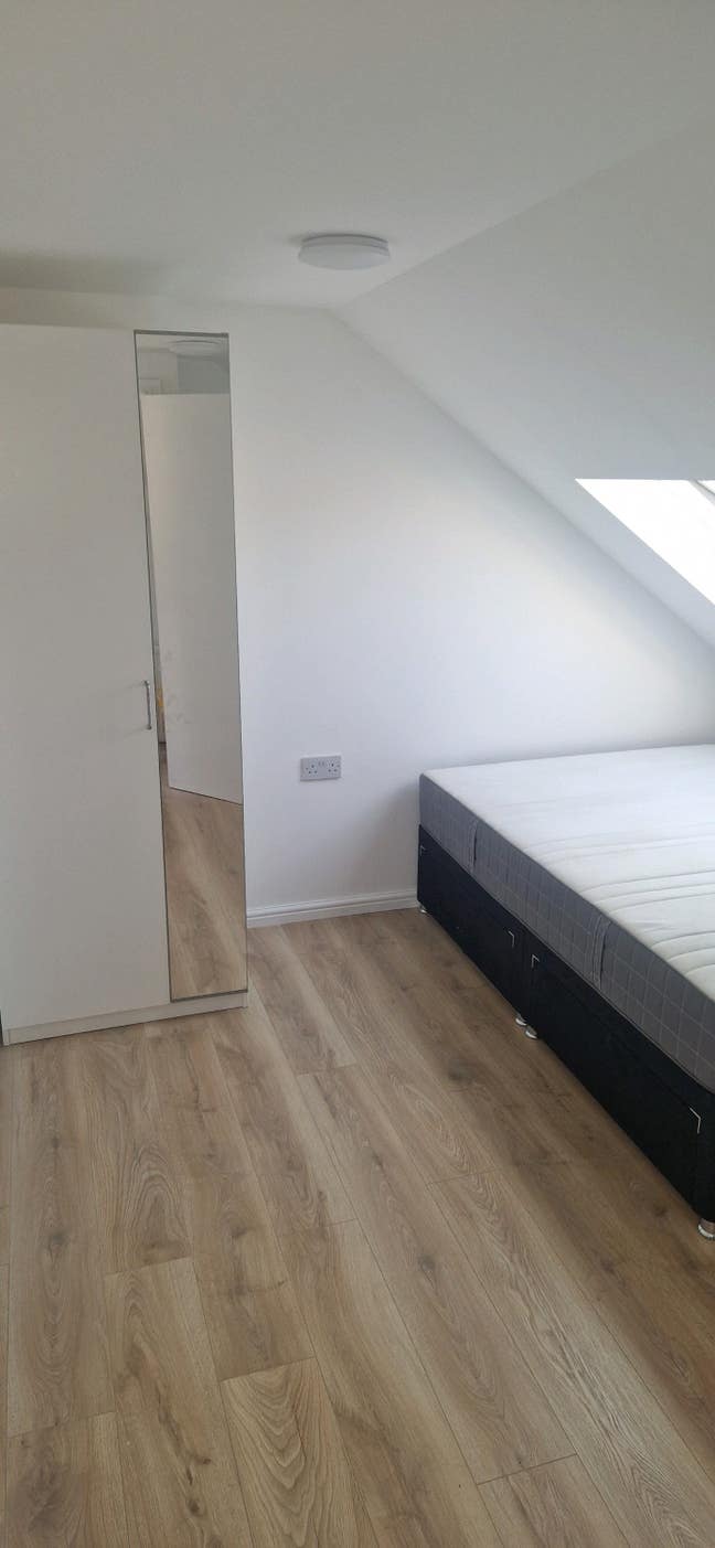 Double room with fridge ,all bills inc  Main Photo
