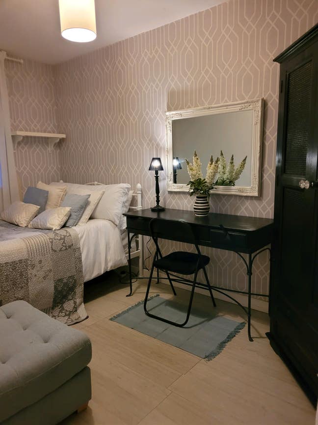 Room with double bed  Main Photo