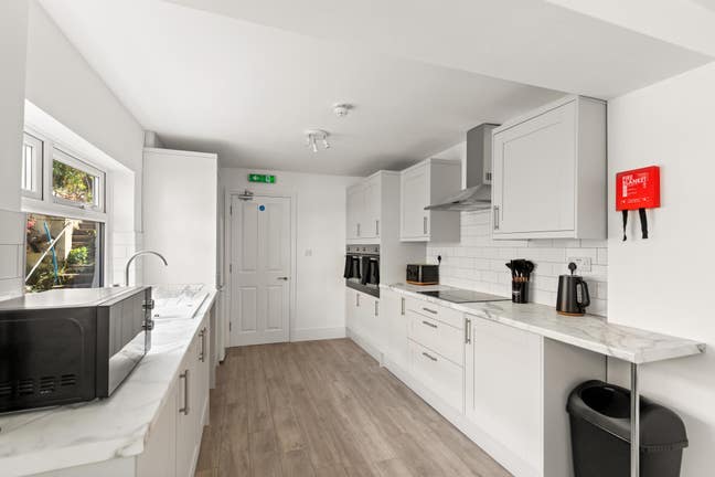 Large double room with en-suite  Main Photo