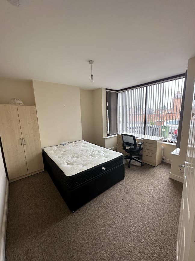 Final LARGE room for Professionals Leamington Spa Main Photo