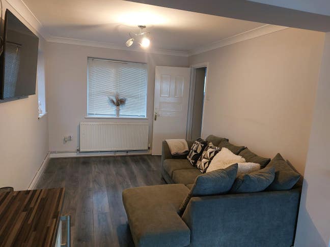 Single Room for rent Main Photo