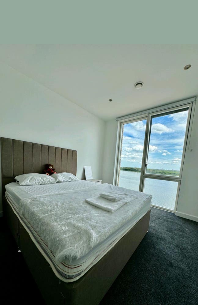 Thames Facing Double Bedroom Available for Rent Main Photo