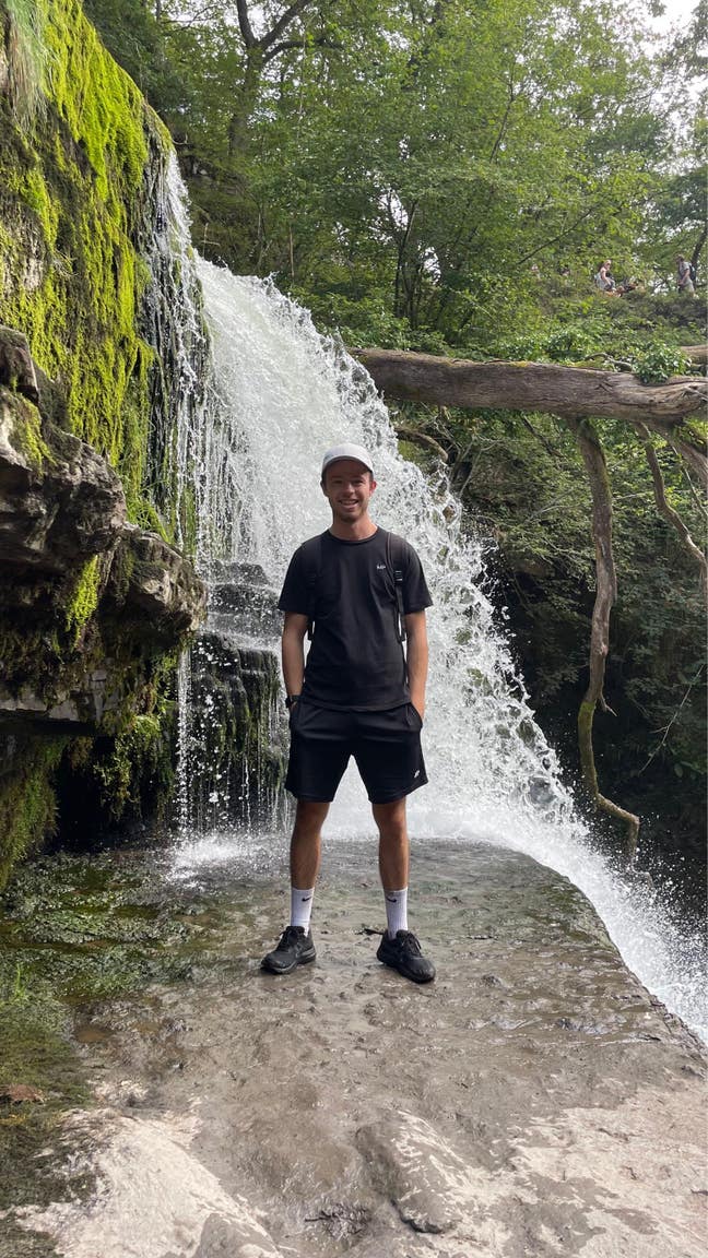 27 year old professional male looking for a room Main Photo