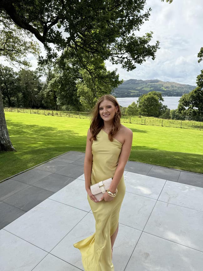 I am Ellie I am 29 and I am looking to move i... Main Photo