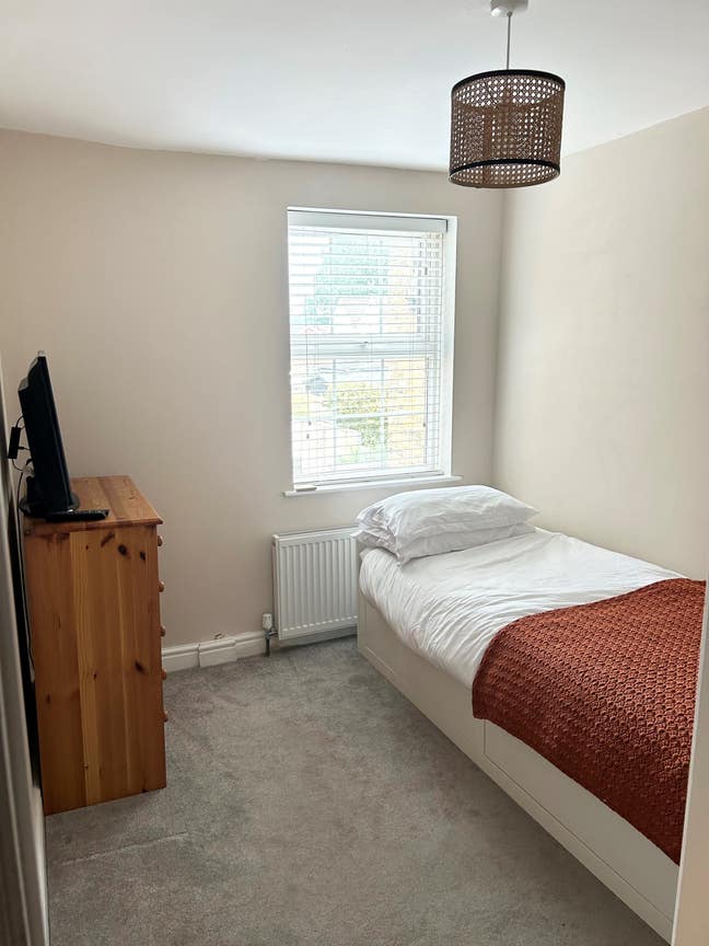 🏠 Room for Rent: Monday - Friday 🐾 Main Photo
