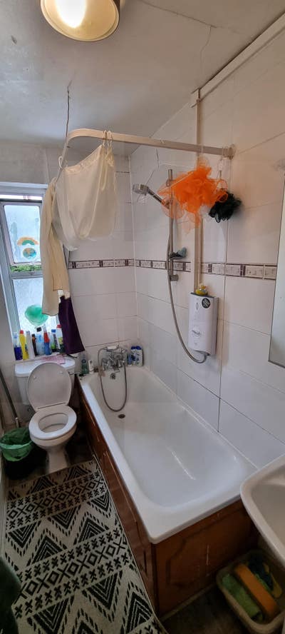 Double room - spacious, quite and bright Main Photo