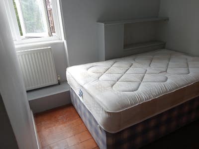 Single room in shared professional let Main Photo