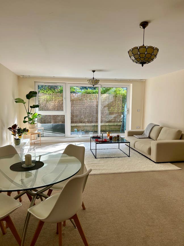 Short-let, Room with En-suite- Riverside inc Bills Main Photo