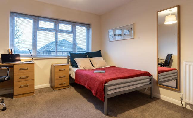 Ensuite Double Room in Centre Town Main Photo