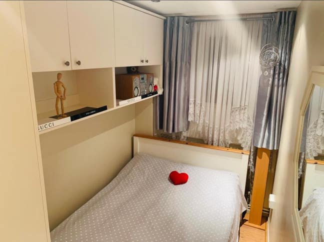 1  Stunning single room with double bed  Main Photo