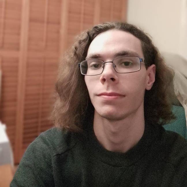 I'm looking to move out and make friends Main Photo
