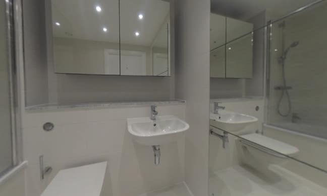 Ensuite Bedroom for 3 weeks Main Photo