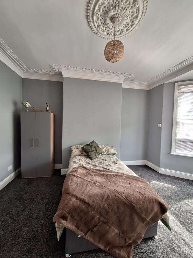 Large Room available NE6  Main Photo