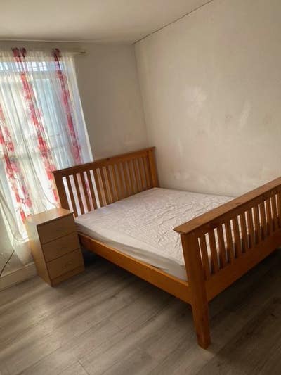 Bedsit Near Town Centre Available Immediately Main Photo