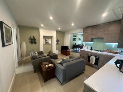 Modern Bright & Airy Two Bedroom Flat Brixton Hill Main Photo