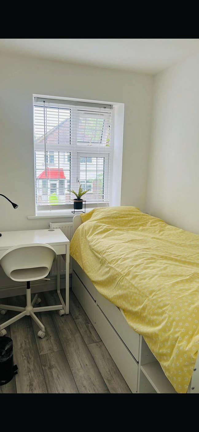 &pound;600 pcm single bedroom - female tenant preferred Main Photo