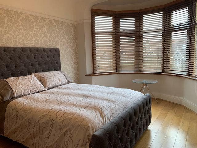 Spacious Double Bedroom Available in IG3 Main Photo