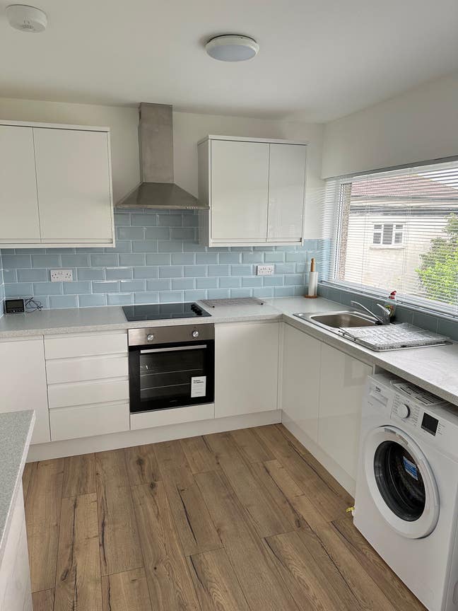 4 double rooms available  Main Photo