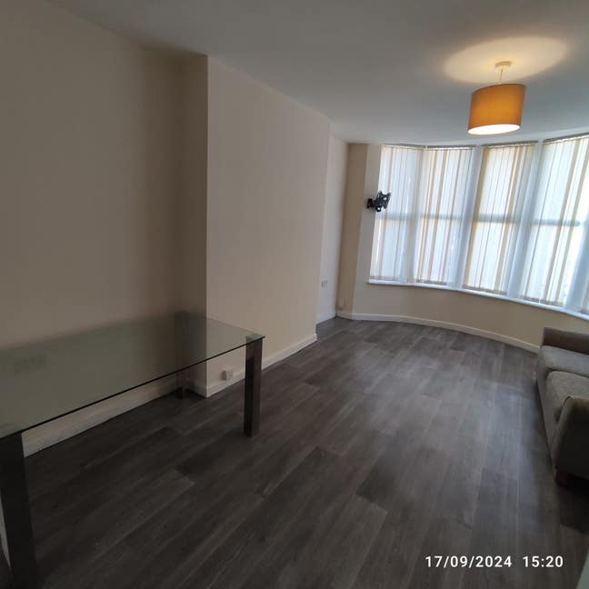 1 Bed  self contained flat available now Main Photo
