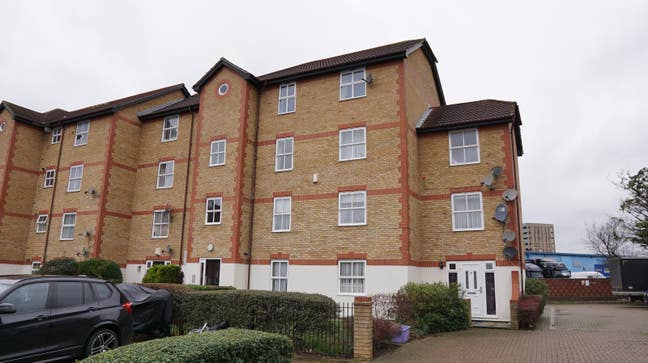 Kennet Square, Mitcham, Surrey, CR4 Main Photo