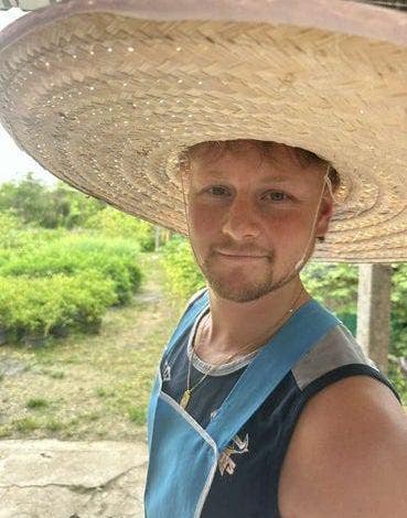 I am a young professional male aged 21. I am ... Main Photo