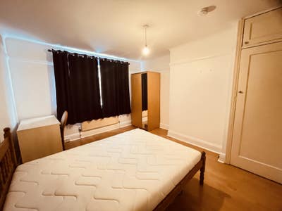 Double bedroom available in South Wimbledon Main Photo